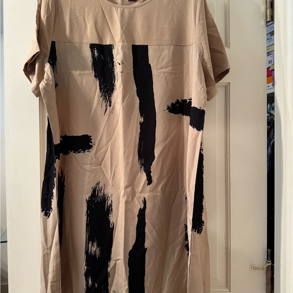 Patterned Dress - Picture 3 of 6